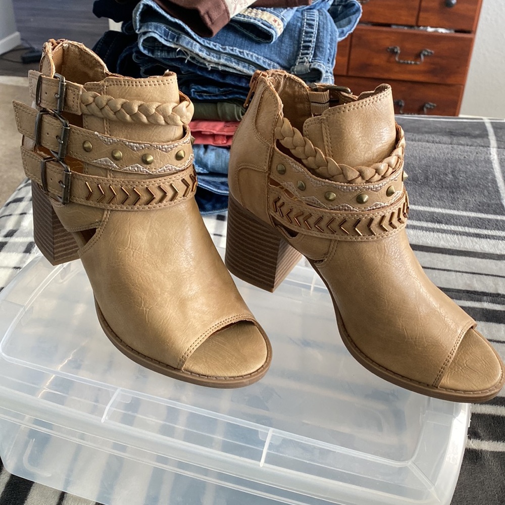 Sugar- Tan Open-toe Booties, Size 7 - Picture 2 of 3